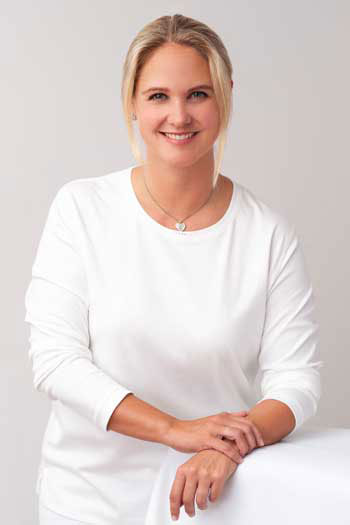 Hautärztin Dr. Anik Hostert Ärzteteam Wachtendonk Fachärztin für Dermatologie & Venerologie Fachärztin für Anästhesie